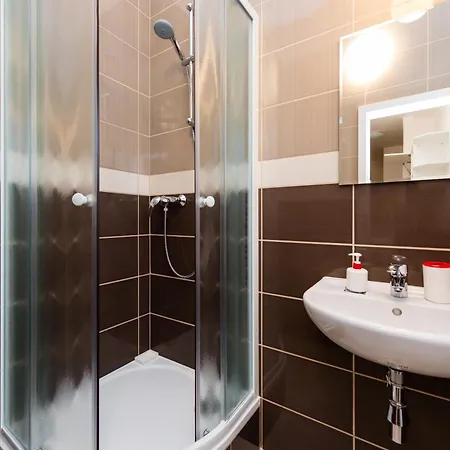 Affordable Navratilova Apartment *